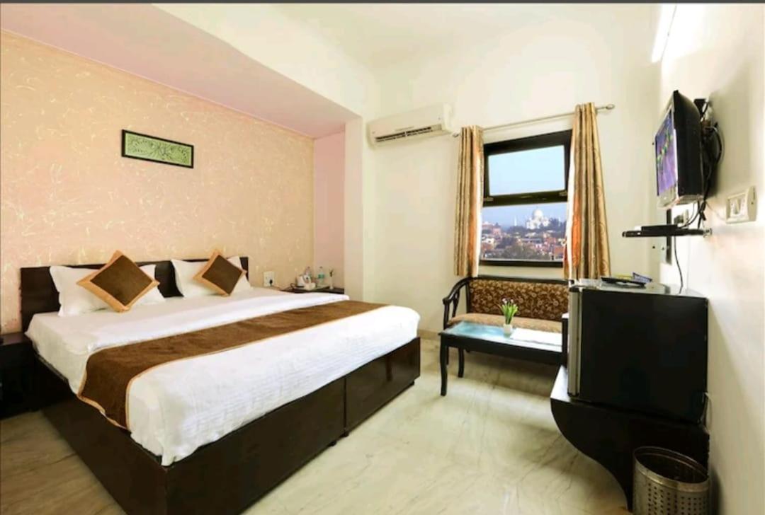 Hotel The First By Goyal Hotelie Agra  Exterior photo