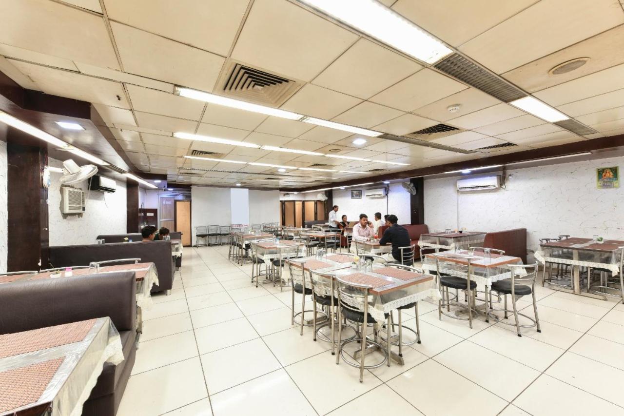 Hotel The First By Goyal Hotelie Agra  Exterior photo